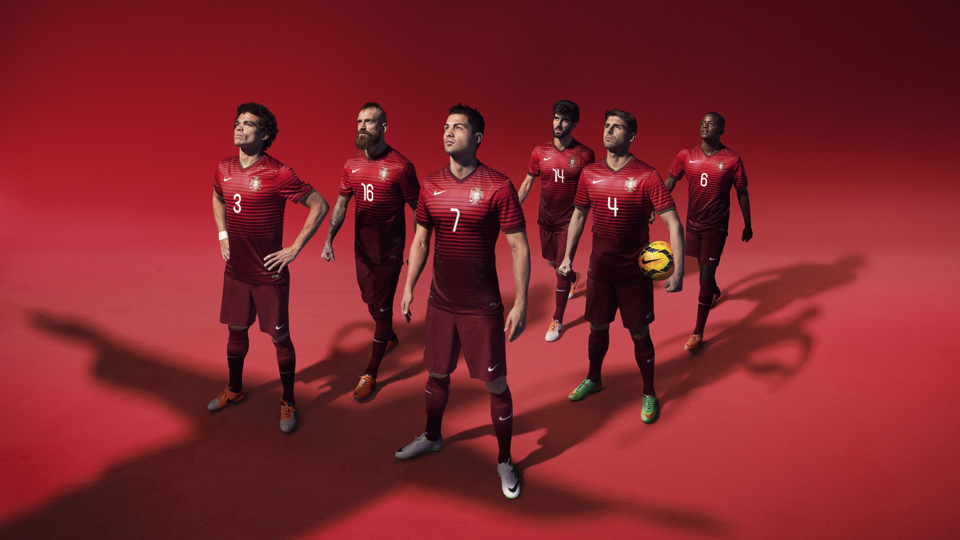 三前锋阵型牵制对方后场出球，篮球三前锋